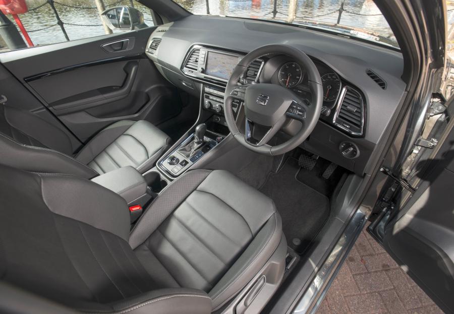 Интерьер Seat Ateca 2016 года  (UK) (фото 3 из 25)